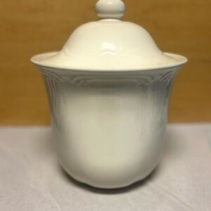 Vintage Elegant White Ceramic Jar with Lid